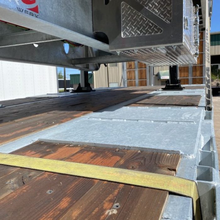 NEW Gincor Galvanized Equipment Drop with Bi-fold Air Ramps (11)