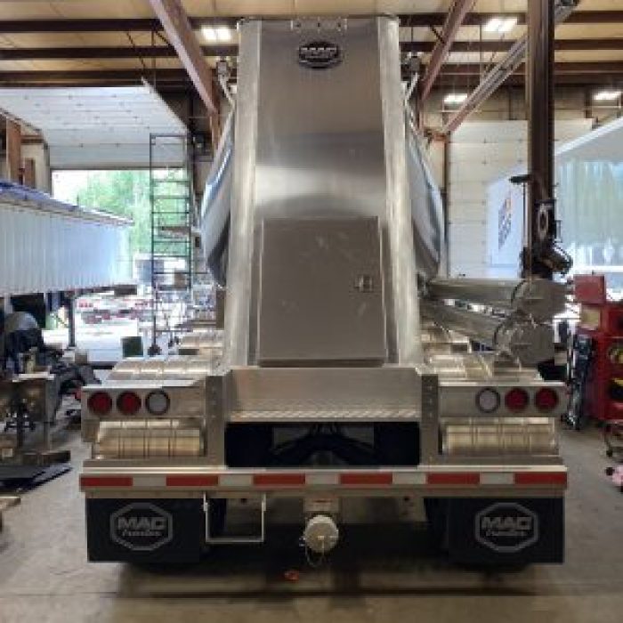 NEW MAC Pneumatic Tanker (1)