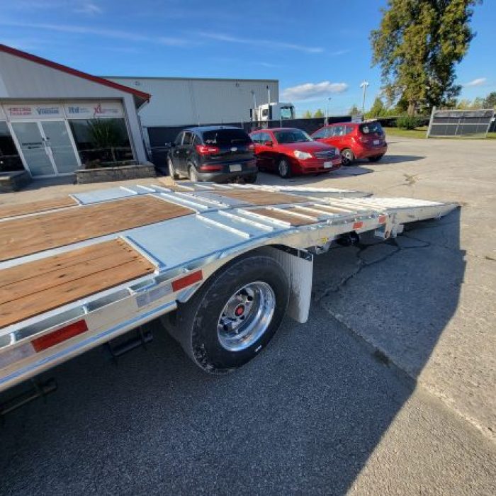 NEW – Equipment TrailerBi-Fold Ramps – Gincor (2)