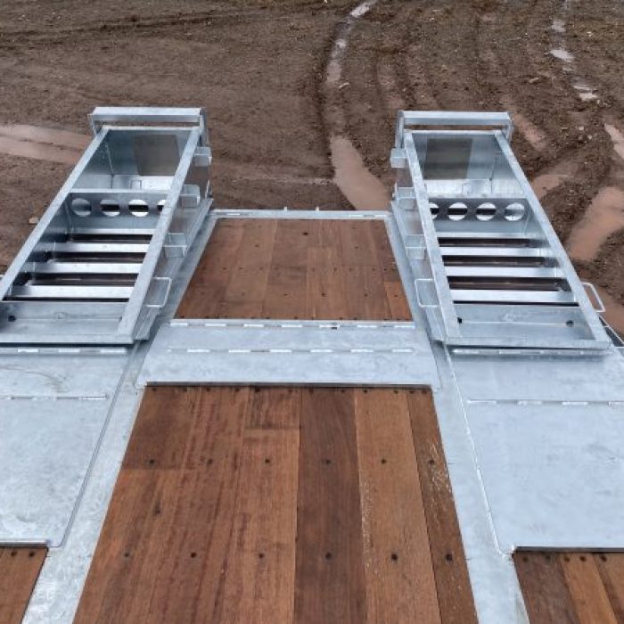 New Gincor Galvanized Drop Deck with Manual Ramps (3)