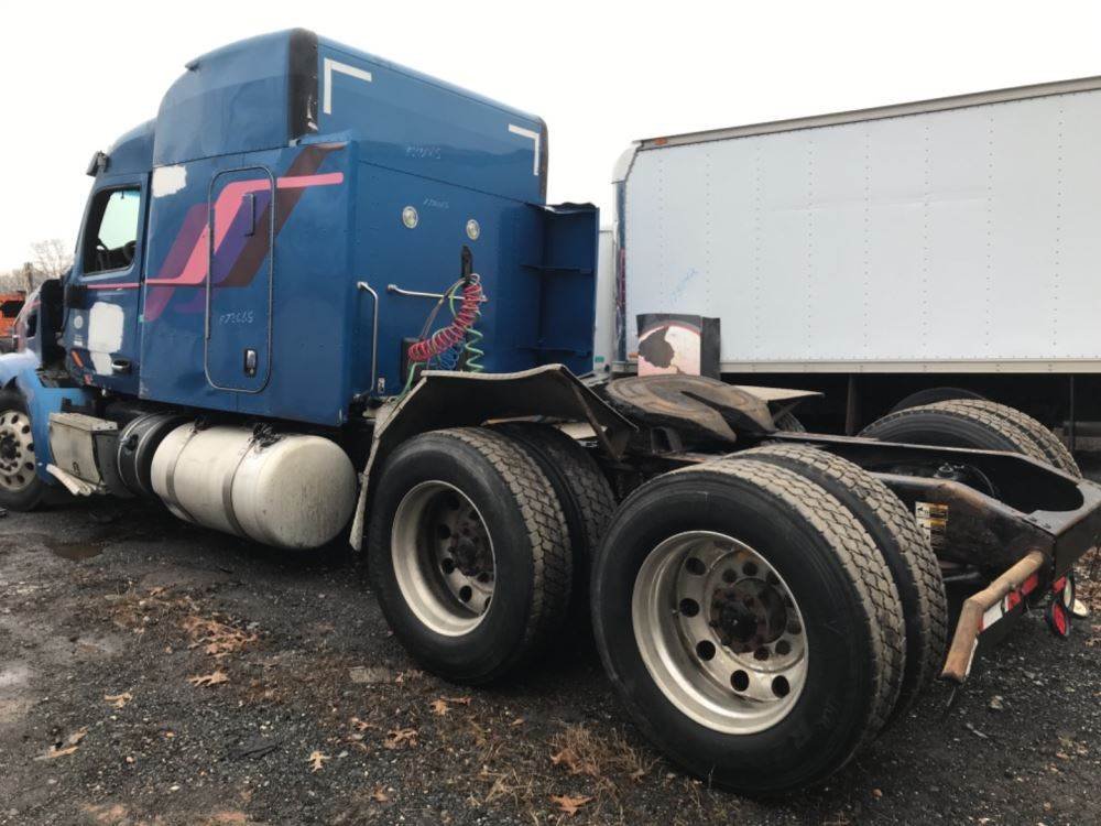 2014 Peterbilt 579 back view