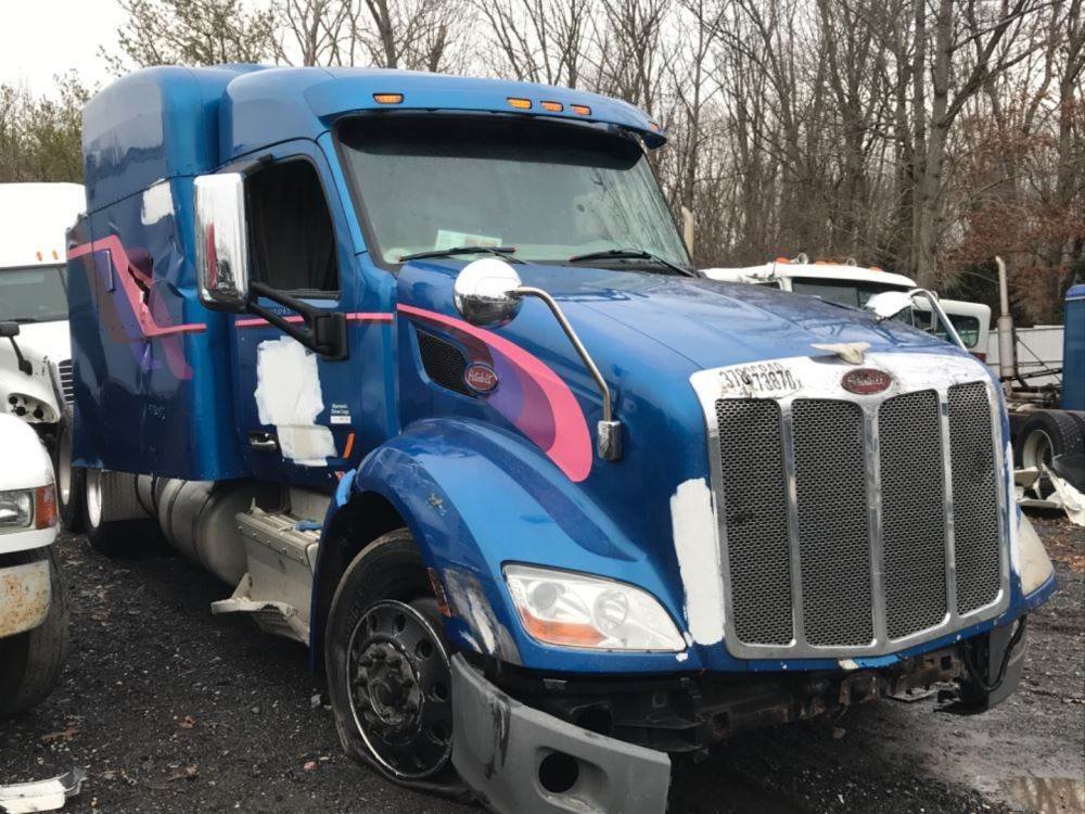 2014 Peterbilt 579 side