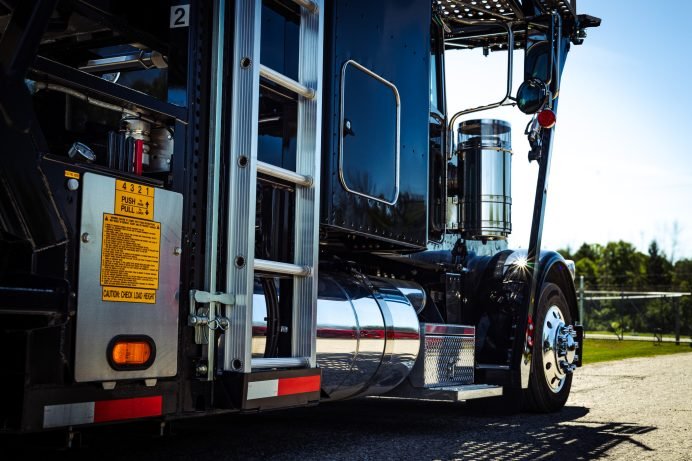 2024 Peterbilt 389 Cummins Manual & 2025 Cottrell CX-09LS3 Fast Act 80 Ft Quickloader (2)